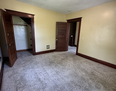 919 Leclaire Street - Photo Thumbnail 9