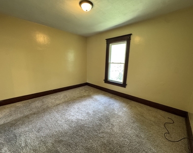 919 Leclaire Street - Photo Thumbnail 1