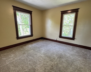 919 Leclaire Street - Photo Thumbnail 8