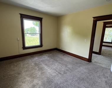 919 Leclaire Street - Photo Thumbnail 7