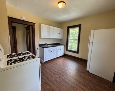 919 Leclaire Street - Photo Thumbnail 5