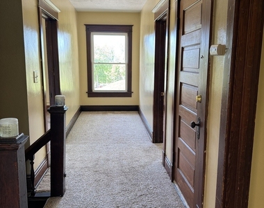 919 Leclaire Street - Photo Thumbnail 4
