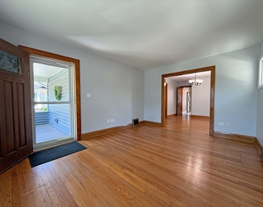 327 S Michigan Avenue - Photo Thumbnail 1
