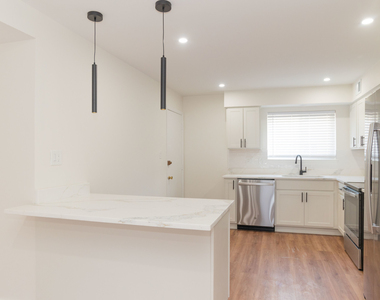 9446 Bay Colony Drive - Photo Thumbnail 4