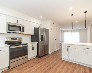 9446 Bay Colony Drive - Photo Thumbnail 2