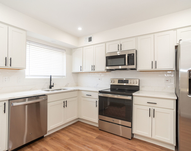 9446 Bay Colony Drive - Photo Thumbnail 5