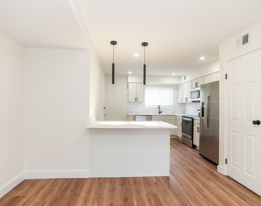9446 Bay Colony Drive - Photo Thumbnail 8