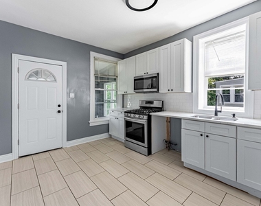 3535 W Walnut Street - Photo Thumbnail 6