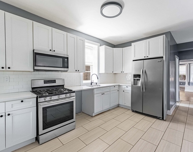 3535 W Walnut Street - Photo Thumbnail 5