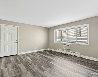 4747 N Ronald Street - Photo Thumbnail 3