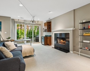 1411 N Mohawk Street - Photo Thumbnail 14