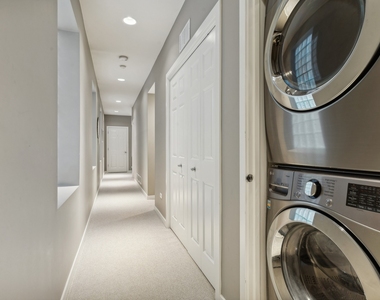1411 N Mohawk Street - Photo Thumbnail 16