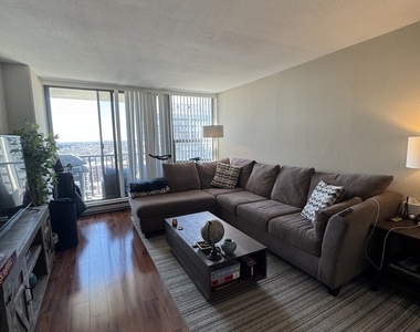 2740 N Pine Grove Avenue - Photo Thumbnail 1