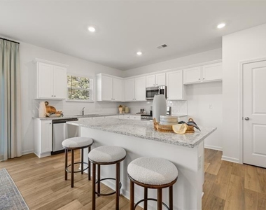 465 Madison Lakeview Drive - Photo Thumbnail 7