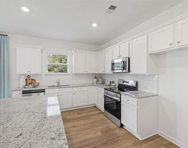 465 Madison Lakeview Drive - Photo Thumbnail 10
