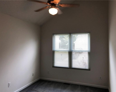 5955 Graywood Circle Se - Photo Thumbnail 18