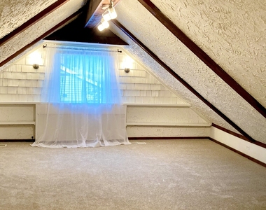 207 Village Road - Photo Thumbnail 11