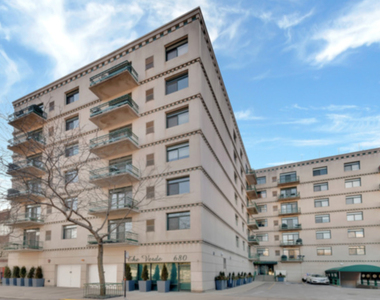 680 N Green Street - Photo Thumbnail 12