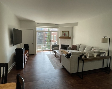 680 N Green Street - Photo Thumbnail 4