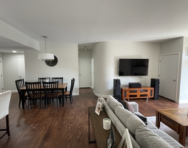 680 N Green Street - Photo Thumbnail 3