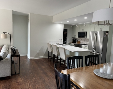 680 N Green Street - Photo Thumbnail 1