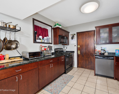 2118 W North Avenue - Photo Thumbnail 7