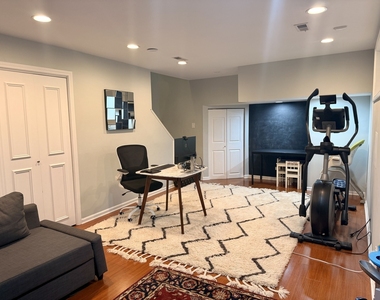 1241 W Fletcher Street - Photo Thumbnail 12