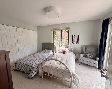 1241 W Fletcher Street - Photo Thumbnail 7
