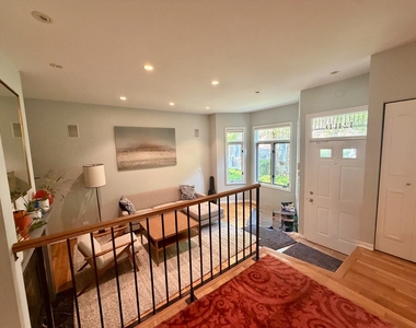 1241 W Fletcher Street - Photo Thumbnail 3