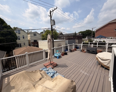 1241 W Fletcher Street - Photo Thumbnail 9