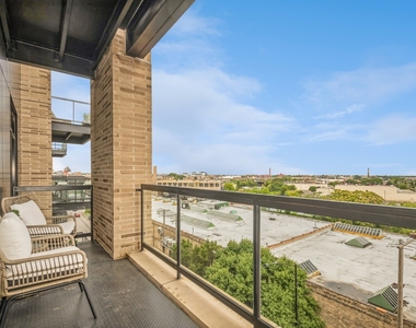 1701 W Webster Avenue - Photo Thumbnail 5