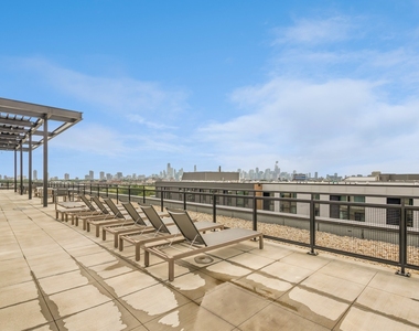 1701 W Webster Avenue - Photo Thumbnail 16