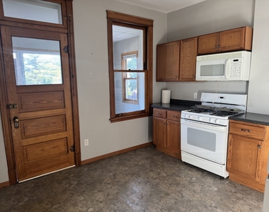 2005 W Greenleaf Avenue - Photo Thumbnail 6