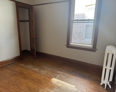 2005 W Greenleaf Avenue - Photo Thumbnail 11