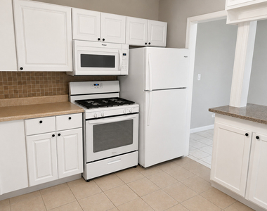 6847 Hawthorne Lane - Photo Thumbnail 5