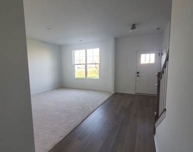 4499 Chelsea Manor Circle - Photo Thumbnail 2