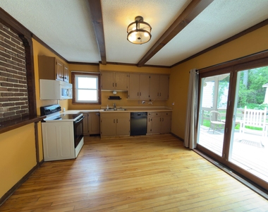 246 E Mason - Photo Thumbnail 8