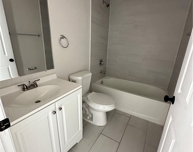 1027 Andalusia Boulevard - Photo Thumbnail 10