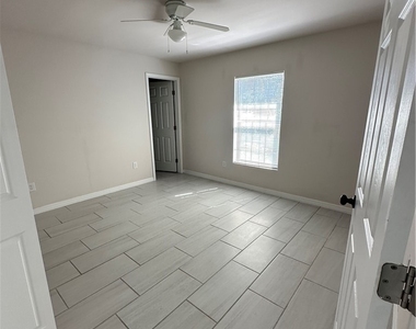 1027 Andalusia Boulevard - Photo Thumbnail 3