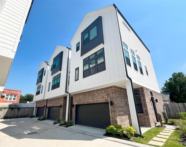 326 Eastwood Street - Photo Thumbnail 1