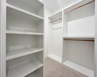 326 Eastwood Street - Photo Thumbnail 10