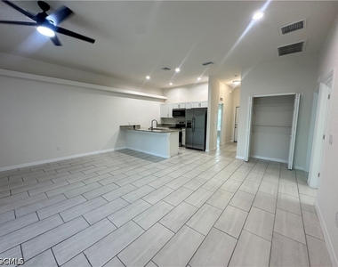 3305 Sw 15th Place - Photo Thumbnail 8
