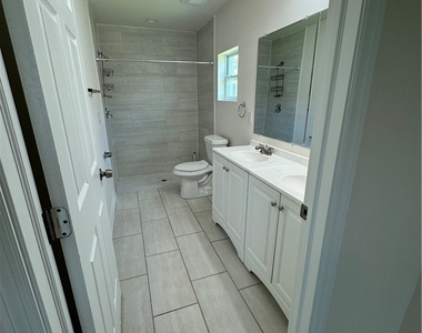 3305 Sw 15th Place - Photo Thumbnail 16