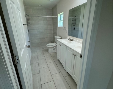 3305 Sw 15th Place - Photo Thumbnail 15