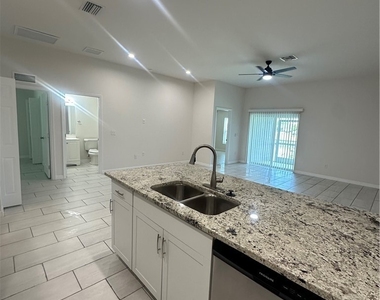 3305 Sw 15th Place - Photo Thumbnail 11