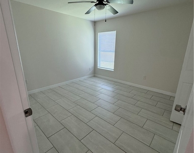 3305 Sw 15th Place - Photo Thumbnail 20