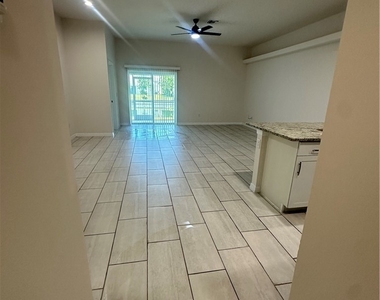 3305 Sw 15th Place - Photo Thumbnail 4