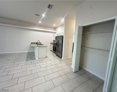 3305 Sw 15th Place - Photo Thumbnail 5