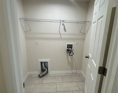 3305 Sw 15th Place - Photo Thumbnail 12