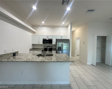 3305 Sw 15th Place - Photo Thumbnail 9